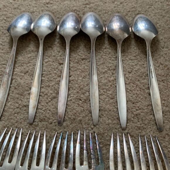13 Oneida Community Silverplate Flatwear Enchantment Gentle Rose Pattern Pieces - Picture 7 of 7